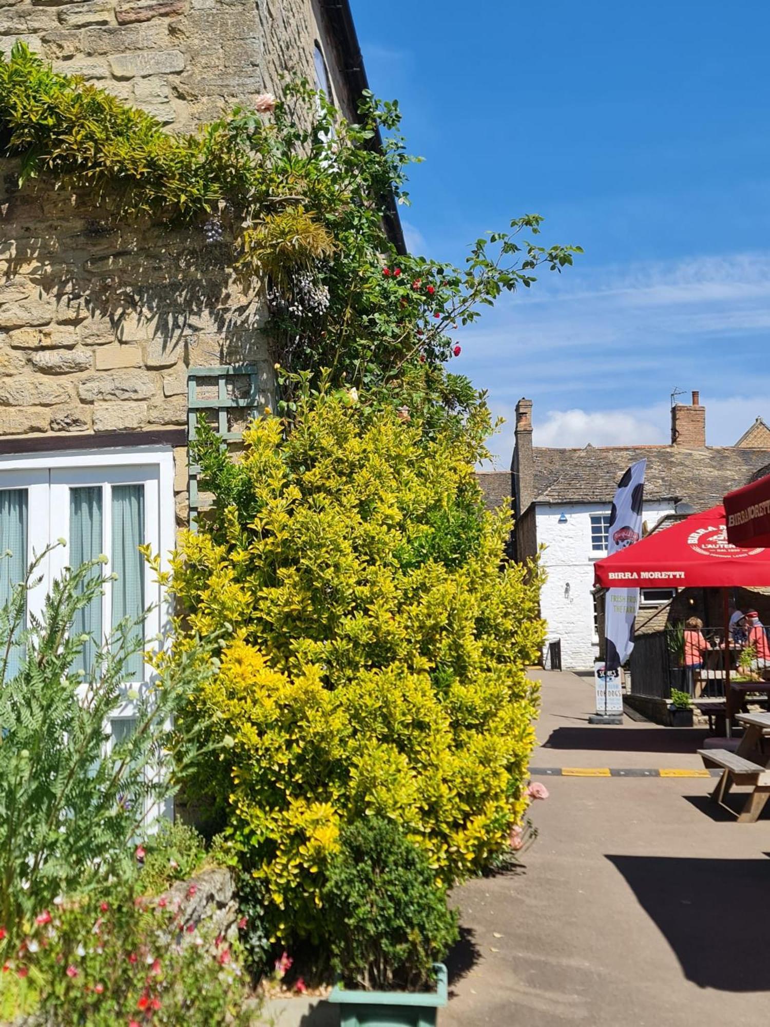 The Ship Inn Oundle Esterno foto