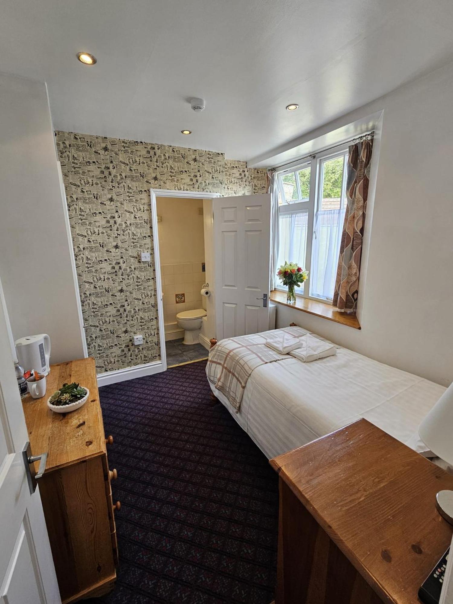 The Ship Inn Oundle Esterno foto
